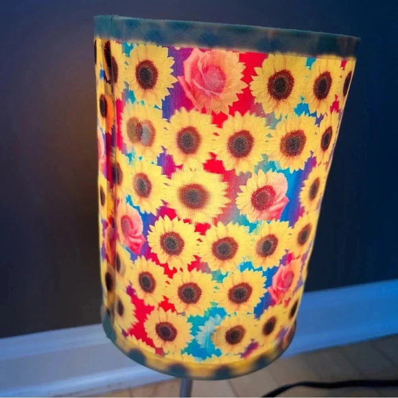 VTG Retro Glo 3D View Changing Spinning Lamp Sunflowers Roses Holographic Y2K - Picture 2 of 10